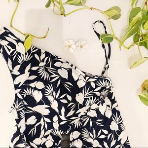 NWT Banana Republic XS Navy and White Tank Top